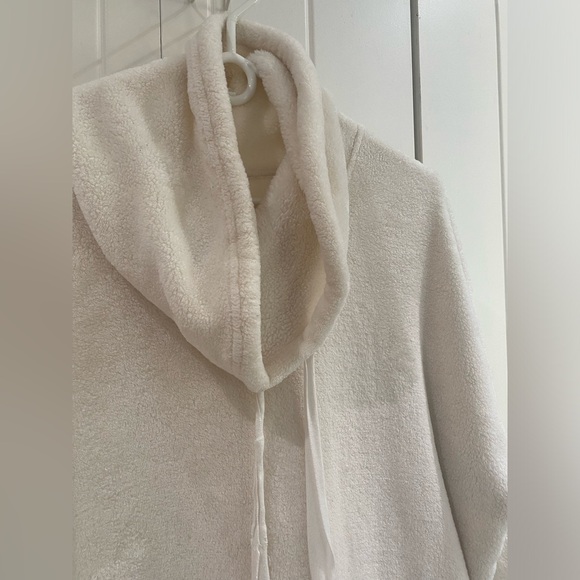 Tribal fleece pullover - Picture 3 of 6